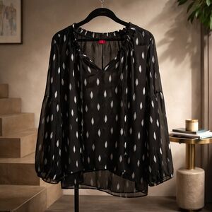 Jennifer Lopez Sz. L Elegant Black and White Women's Top